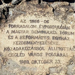 1956-os emlékmű Cegléd - Külső kép