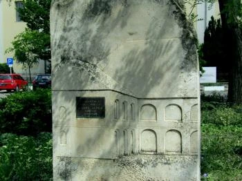 Arany János emlékköve Kisújszállás