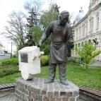 Bagaméri szobor Kisújszállás - Egyéb