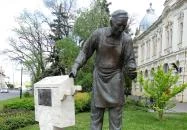 Bagaméri szobor Kisújszállás