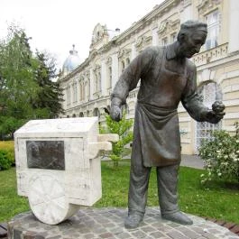 Bagaméri szobor Kisújszállás - Egyéb