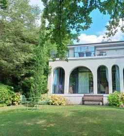 Bagatelle Gardenhouse Hotel