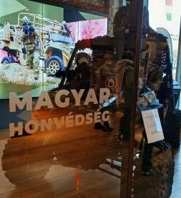 Bálna Honvédelmi Központ