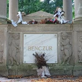 Benczúr Gyula Mauzóleum Szécsény - Egyéb