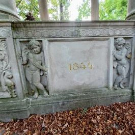 Benczúr Gyula Mauzóleum Szécsény - Egyéb