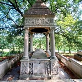 Benczúr Gyula Mauzóleum Szécsény - Egyéb