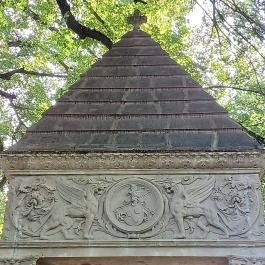 Benczúr Gyula Mauzóleum Szécsény - Egyéb