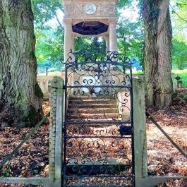 Benczúr Gyula Mauzóleum Szécsény - Egyéb