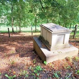 Benczúr Gyula Mauzóleum Szécsény - Egyéb