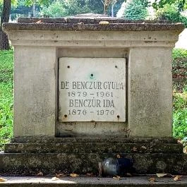Benczúr Gyula Mauzóleum Szécsény - Egyéb