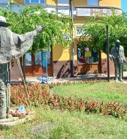 Beszédes József-szobor