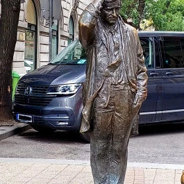 Columbo-szobor , Budapest - Külső kép