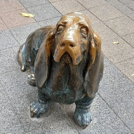 Columbo-szobor , Budapest - Külső kép