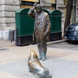 Columbo-szobor , Budapest - Külső kép