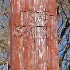 Csipesz szobor Abádszalók - Külső kép