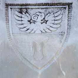 Csipesz szobor Abádszalók - Külső kép