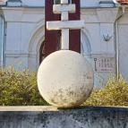 Csipesz szobor Abádszalók - Külső kép