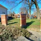 Csipesz szobor Abádszalók - Külső kép