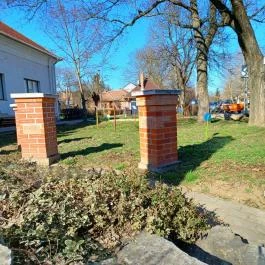 Csipesz szobor Abádszalók - Külső kép