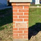 Csipesz szobor Abádszalók - Külső kép