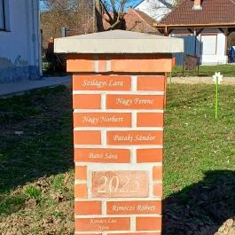 Csipesz szobor Abádszalók - Külső kép