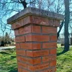 Csipesz szobor Abádszalók - Külső kép