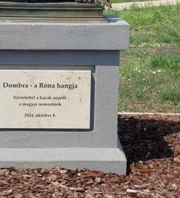 Dombra - a Róna hangja