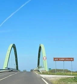 Gróf Szapáry Gyula emléktáblája