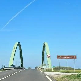 Gróf Szapáry Gyula emléktáblája, Tiszabura - Külső kép