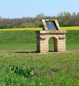 Gróf Szapáry Gyula emléktáblája