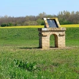 Gróf Szapáry Gyula emléktáblája, Tiszabura - Külső kép