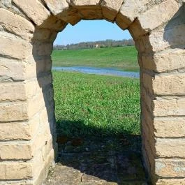 Gróf Szapáry Gyula emléktáblája, Tiszabura - Külső kép