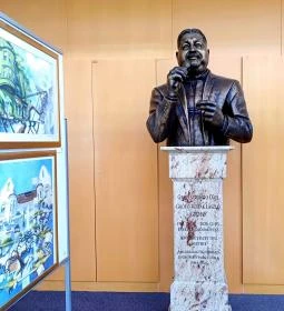 Grófo-Kozák László szobra