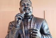 Grófo-Kozák László szobra Szolnok