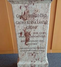 Grófo-Kozák László szobra