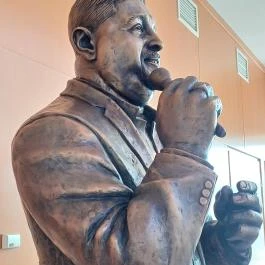 Grófo-Kozák László szobra, Szolnok - Egyéb