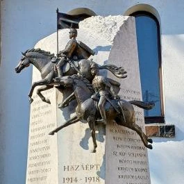 Hazáért 1914 - 1918, Verőce - Külső kép