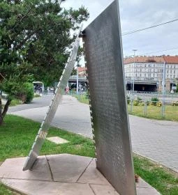 A Horthyligetre hurcoltak emlékműve