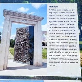 Időkapu, Martf? - Külső kép