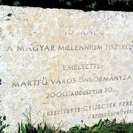 Időkapu, Martf? - Külső kép