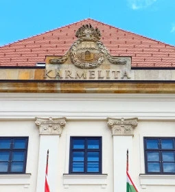 Karmelita kolostor