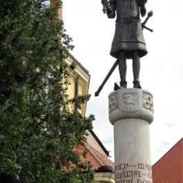 Károly Róbert-szobor Gyöngyös - Egyéb