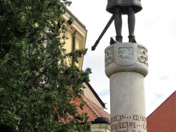 Károly Róbert-szobor Gyöngyös