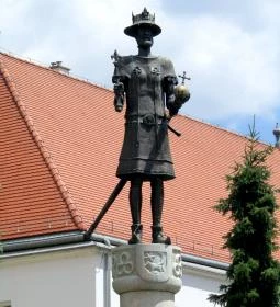 Károly Róbert-szobor