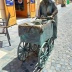 Kati néni szobra Székesfehérvár - Egyéb