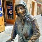 Kati néni szobra Székesfehérvár - Egyéb