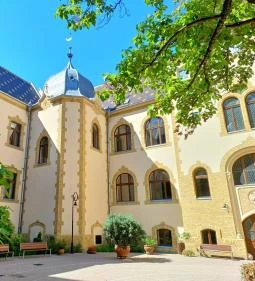 9. legjobb látnivaló: Kecskeméti Városháza