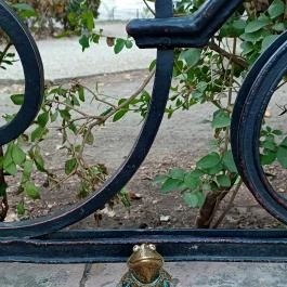 Kolodko: Breki miniszobor Budapest - Külső kép