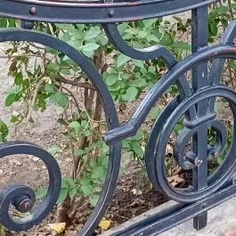 Kolodko: Breki miniszobor Budapest - Külső kép