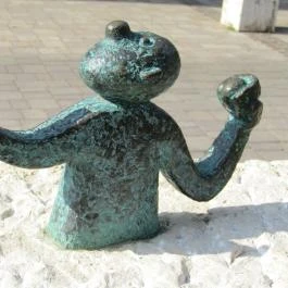 Kolodko: Csúzli miniszobor Vác - Egyéb